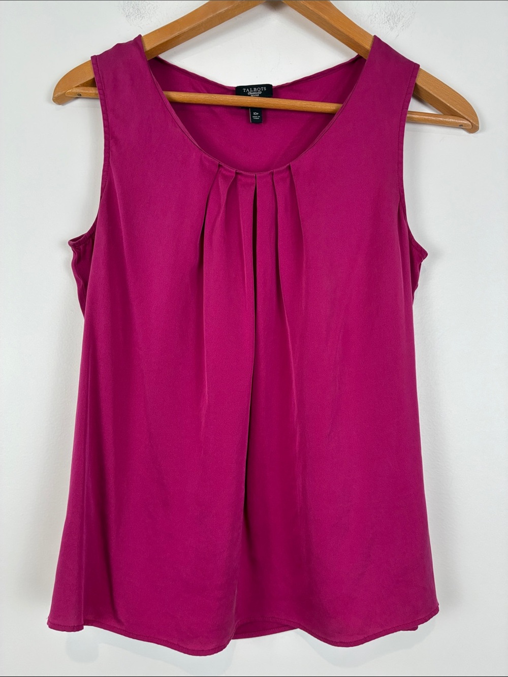 Talbots Petites 10P 100% Silk Blouse Magenta Pleated Sleeveless Lightweight Work